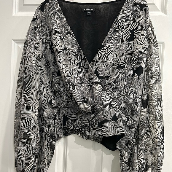 Express Black and White Floral Wrap Blouse NWOT - Picture 1 of 5